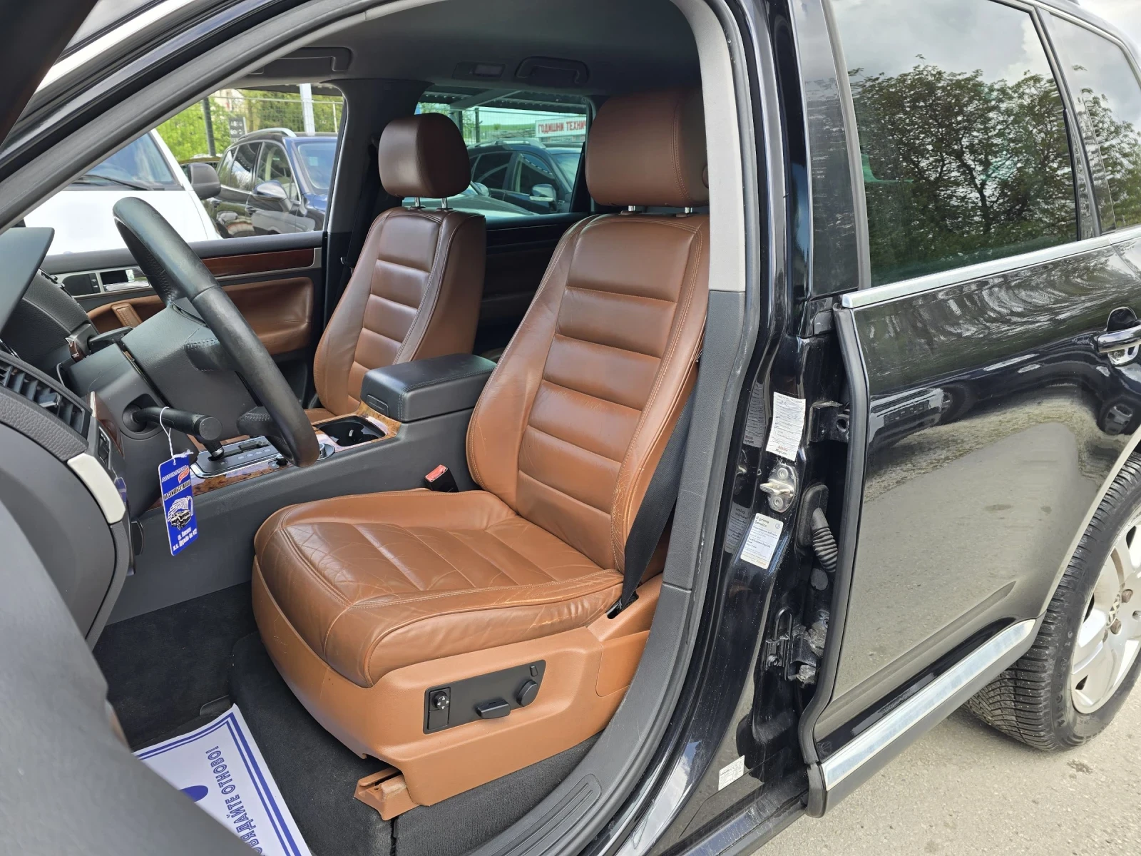 VW Touareg 3.0TDI 224к.с  4x4 Топ състояние , снимка 9 - Автомобили и джипове - 53009534