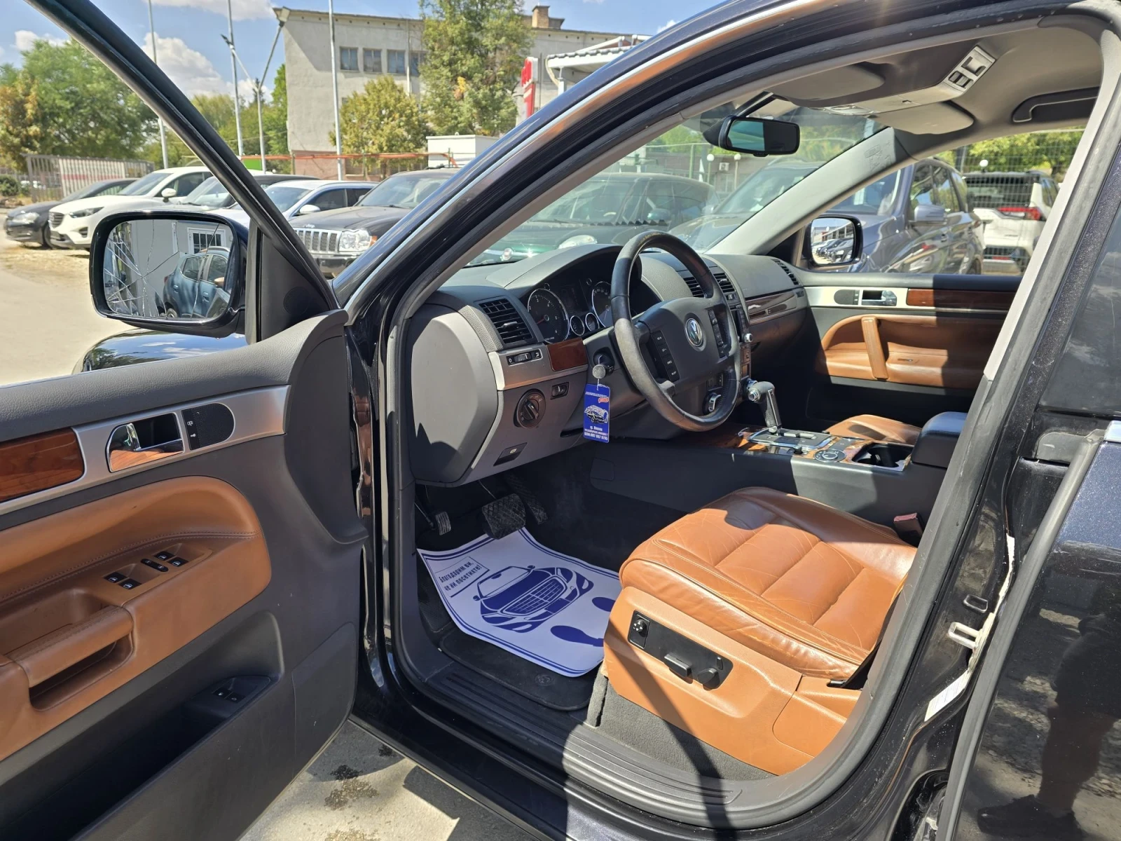 VW Touareg 3.0TDI 224к.с  4x4 Топ състояние , снимка 10 - Автомобили и джипове - 53009534