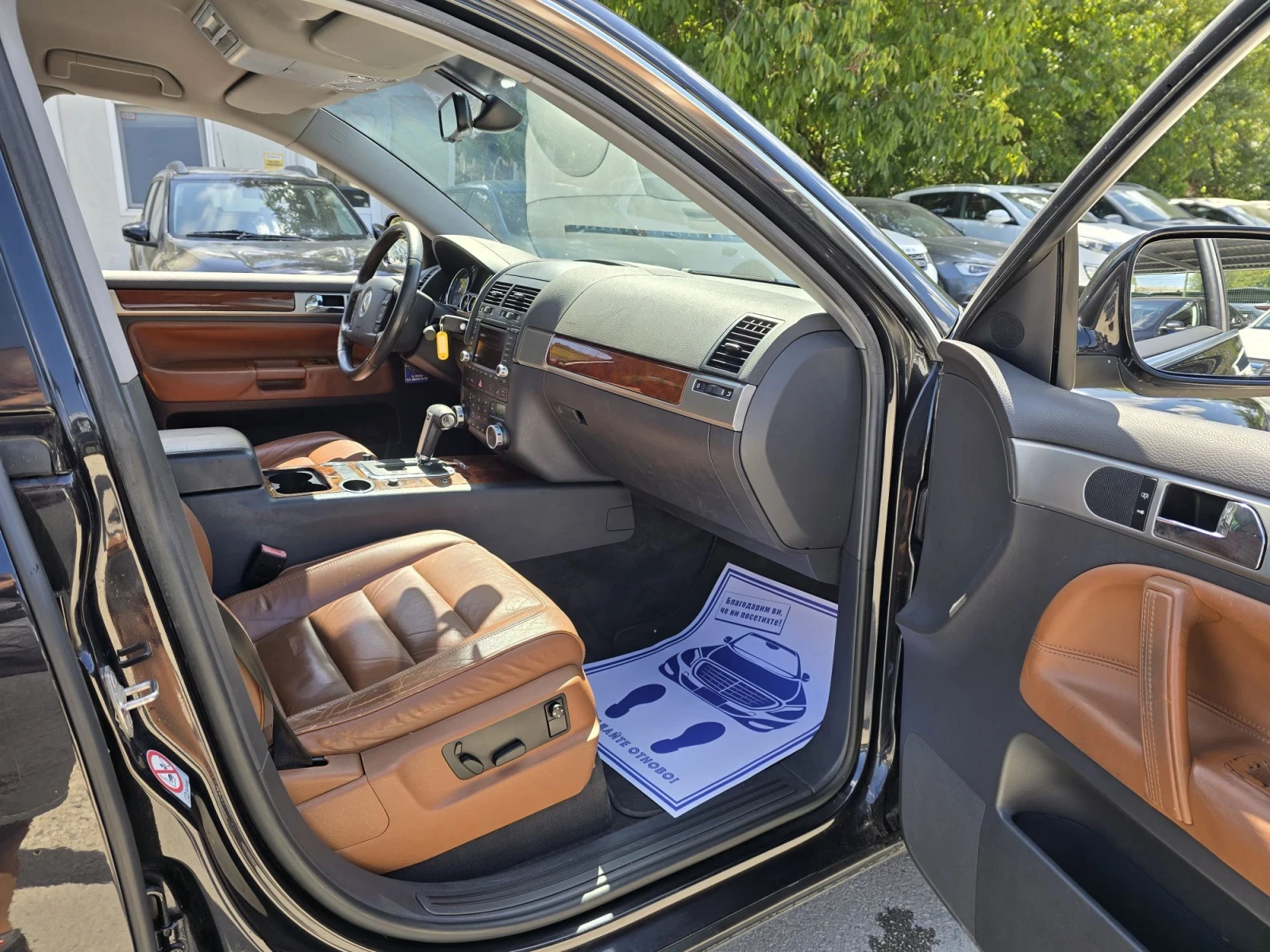 VW Touareg 3.0TDI 224к.с  4x4 Топ състояние , снимка 12 - Автомобили и джипове - 53009534