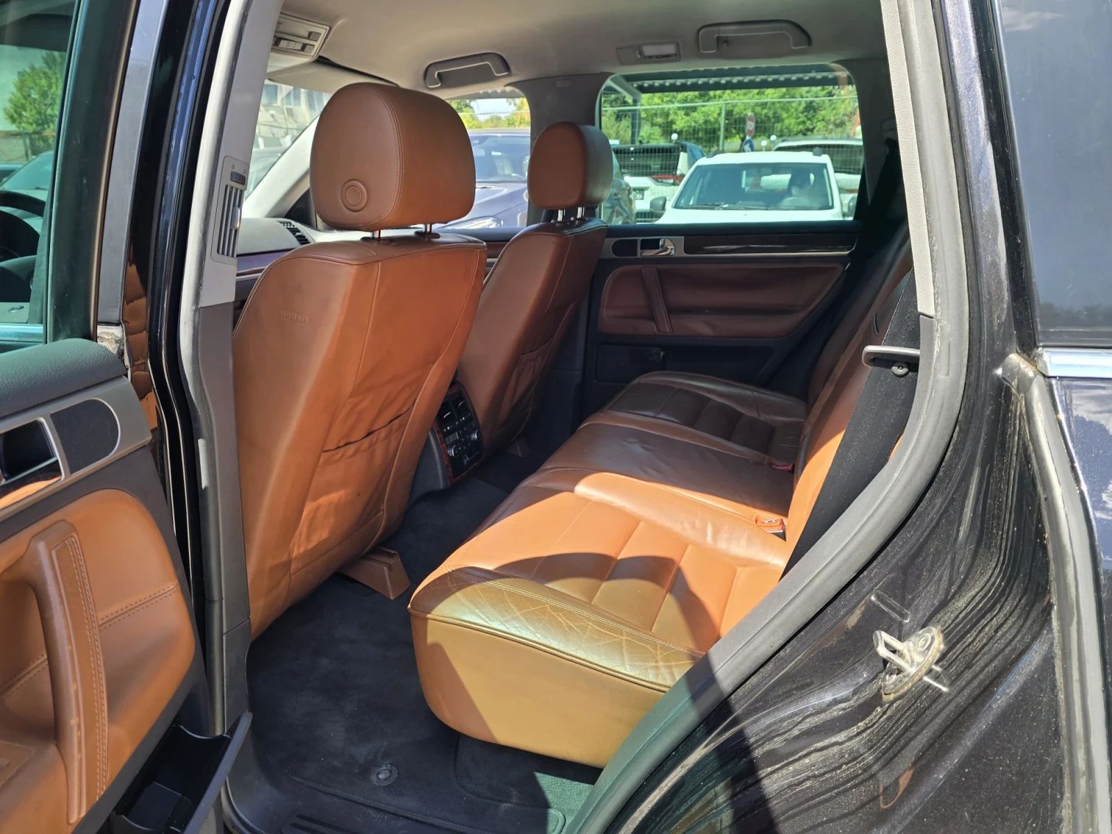 VW Touareg 3.0TDI 224к.с  4x4 Топ състояние , снимка 3 - Автомобили и джипове - 53009534