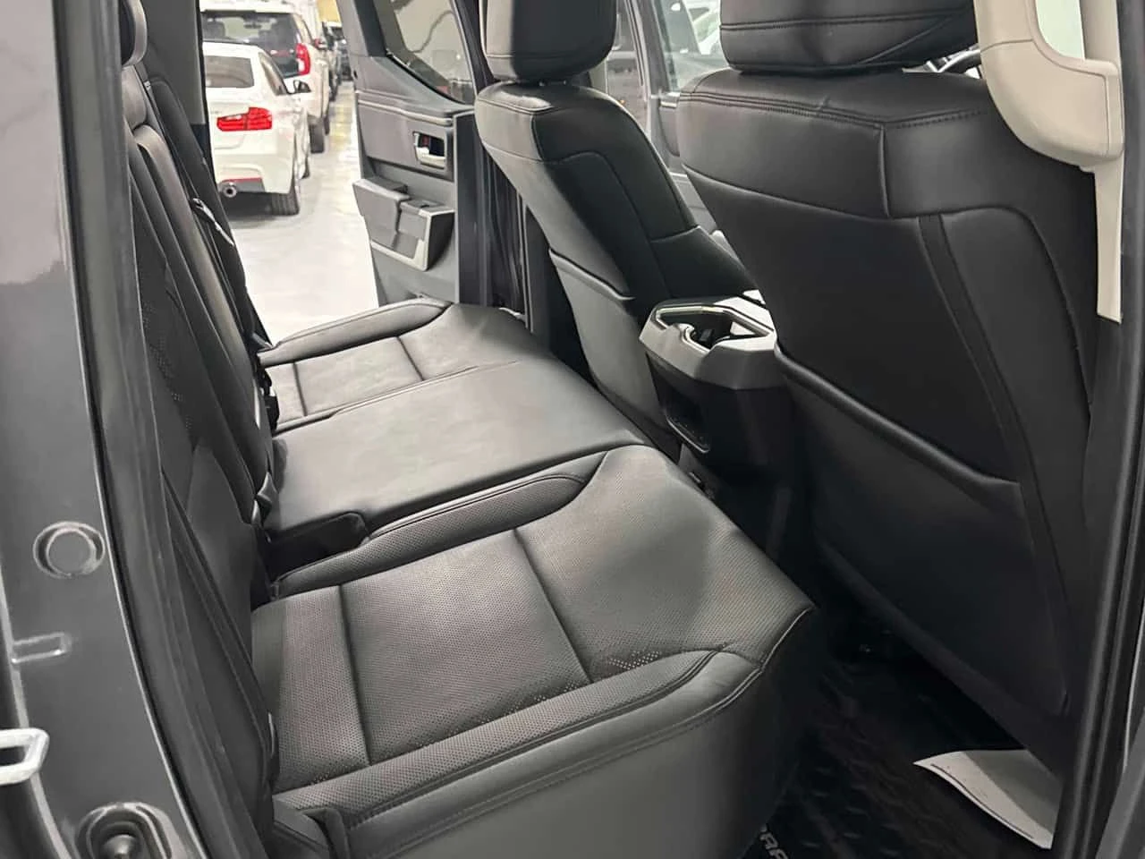 Toyota Tundra Limited  CARFAX, снимка 11 - Автомобили и джипове - 54147957