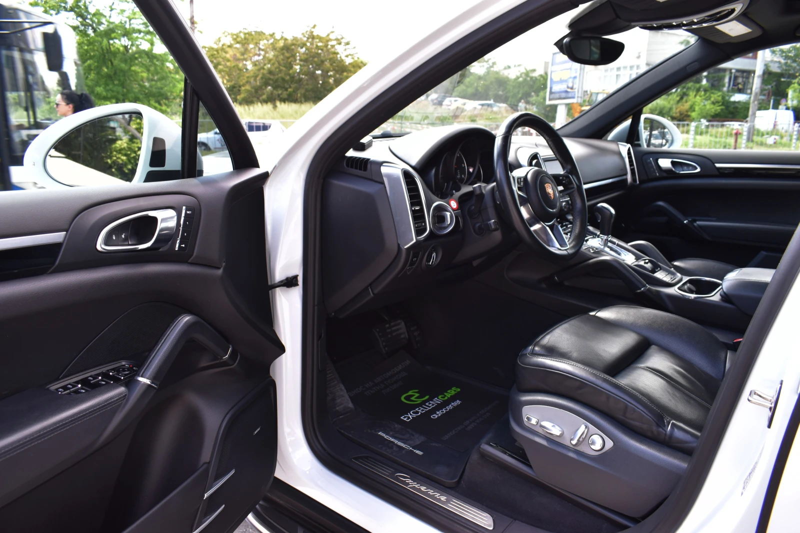 Porsche Cayenne 3.0d* Exclusive* FACELIFT, снимка 8 - Автомобили и джипове - 54718992