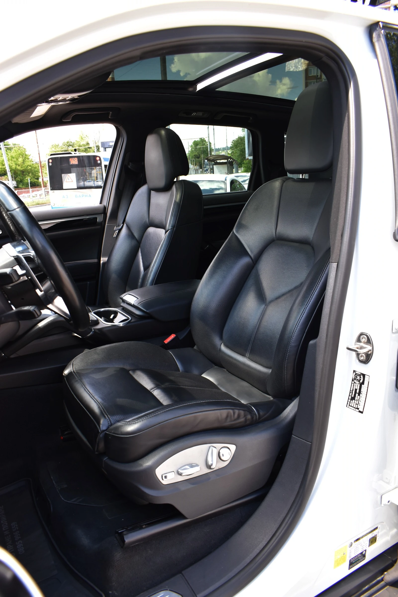 Porsche Cayenne 3.0d* Exclusive* FACELIFT, снимка 9 - Автомобили и джипове - 54718992