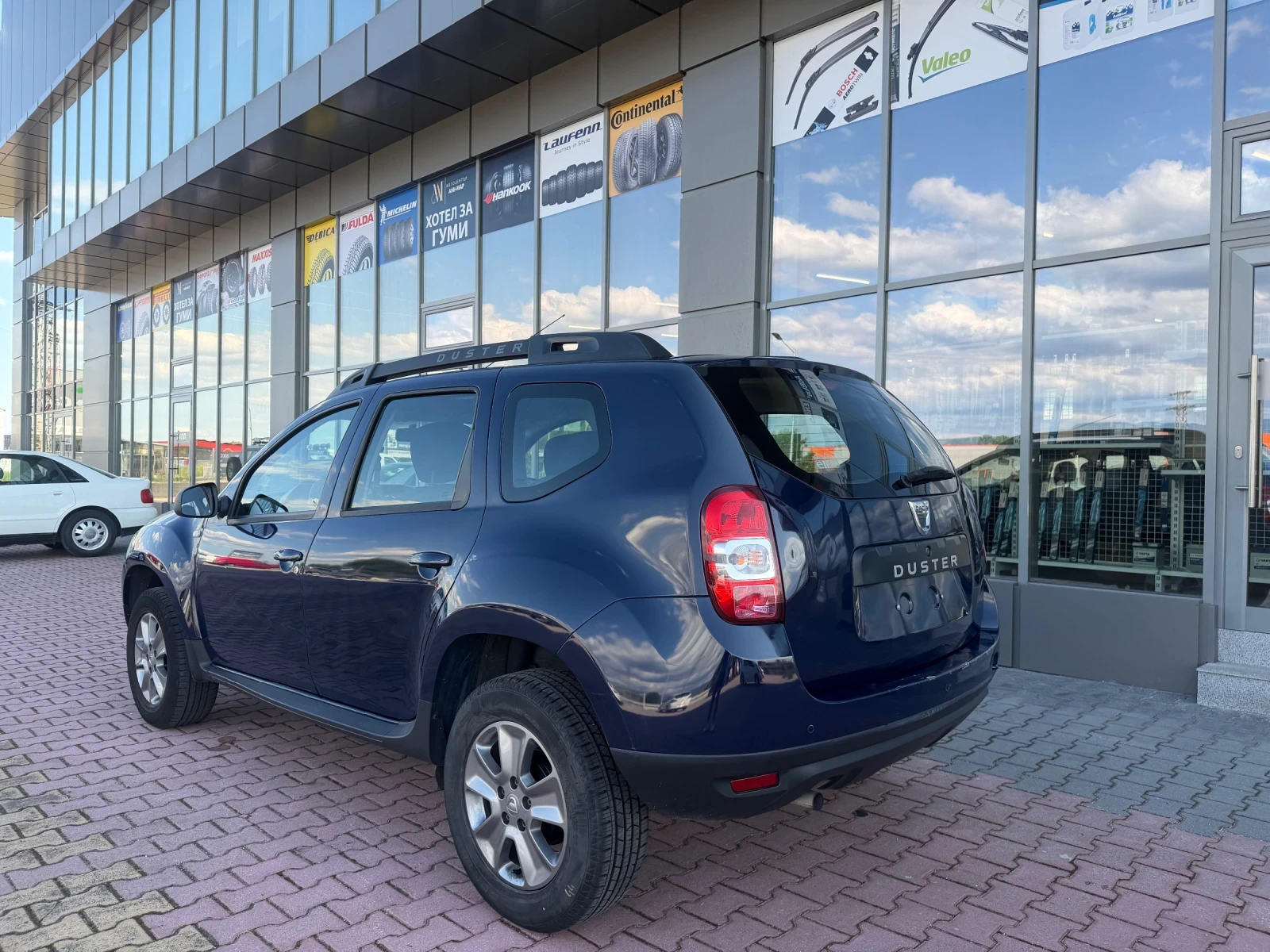 Dacia Duster 1.6, снимка 4 - Автомобили и джипове - 55403634