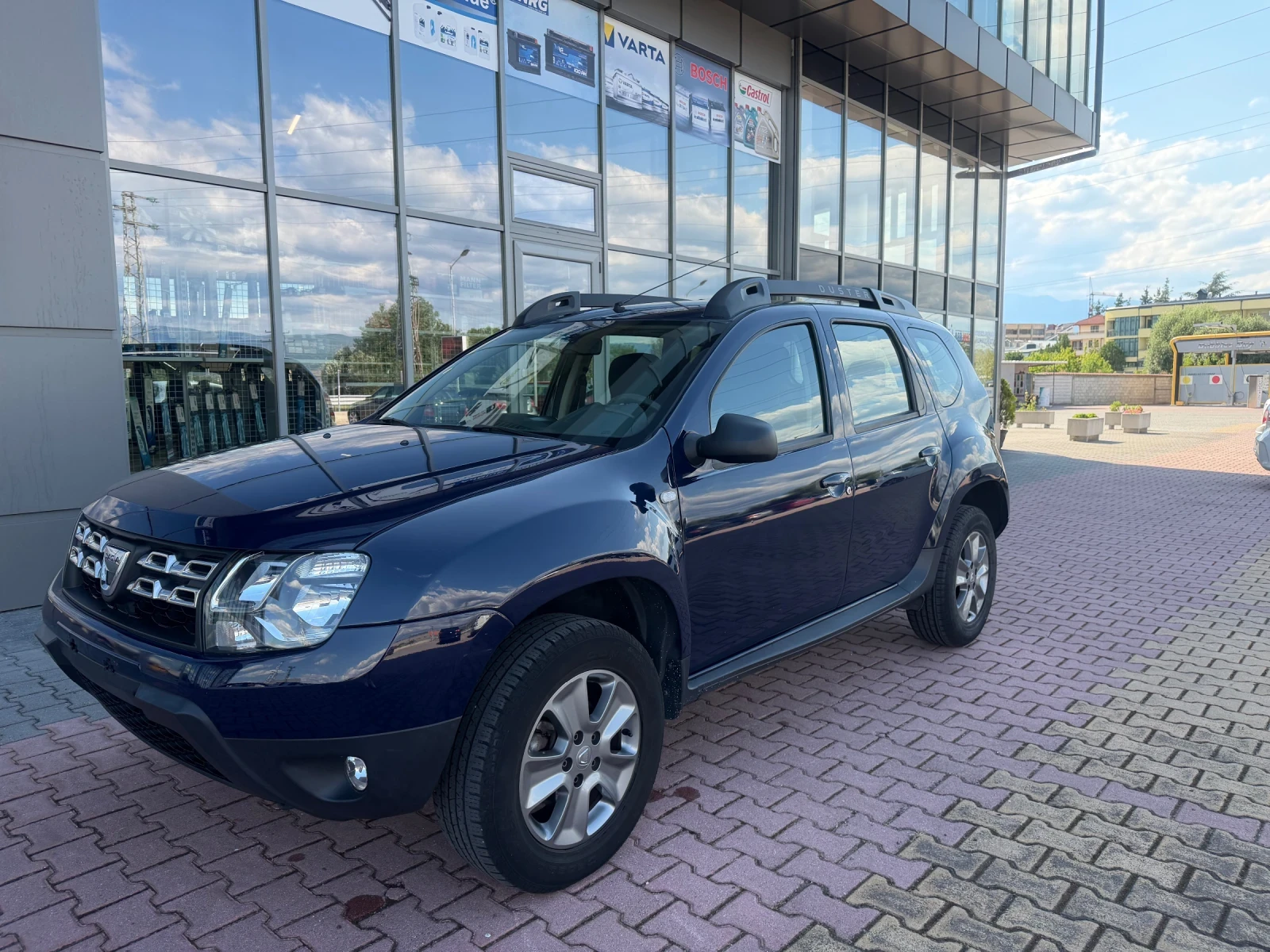 Dacia Duster 1.6, снимка 2 - Автомобили и джипове - 55403634