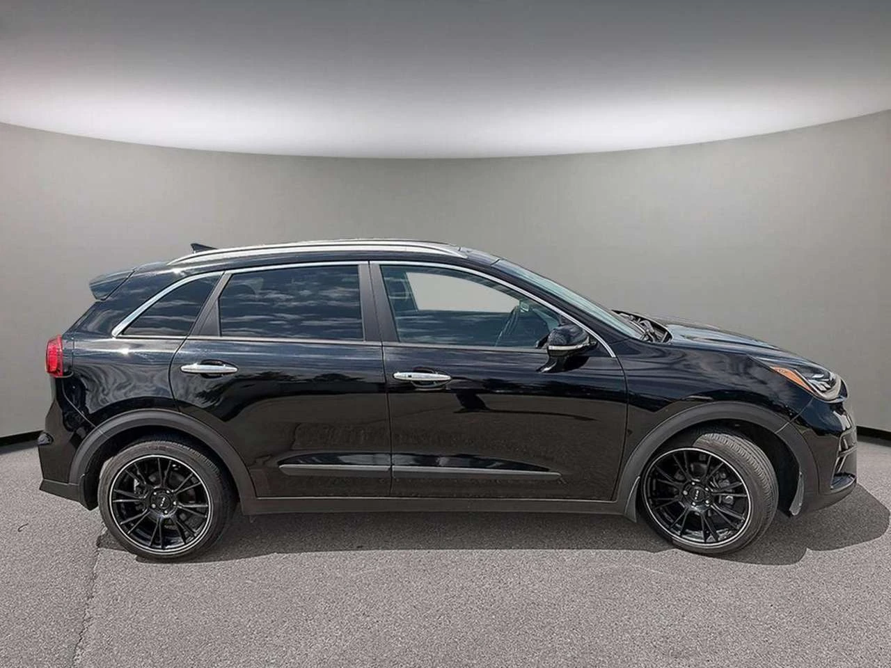 Kia Niro SX Touring: APPLE CARPLAY/HEATED AND COOLED SEATS/ | Mobile.bg � ����������� 3