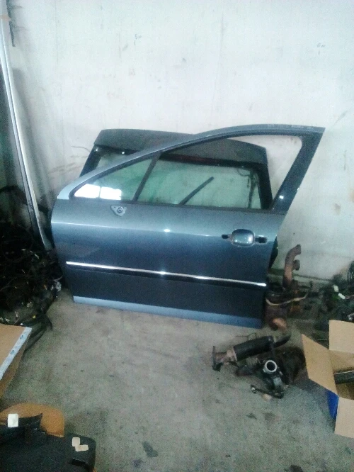 врата предна лява пежо 407 06Г.