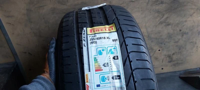 Гуми Летни 255/40R18, снимка 1 - Гуми и джанти - 35134225