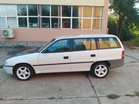 Opel Astra Комби, снимка 13