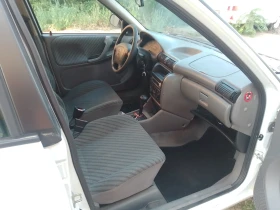 Opel Astra Комби, снимка 9