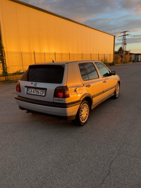 VW Golf 1.6 Бензин, снимка 7 - Автомобили и джипове - 45879649