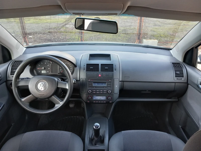 VW Polo 1.4i клима 75кс, снимка 9 - Автомобили и джипове - 48524520