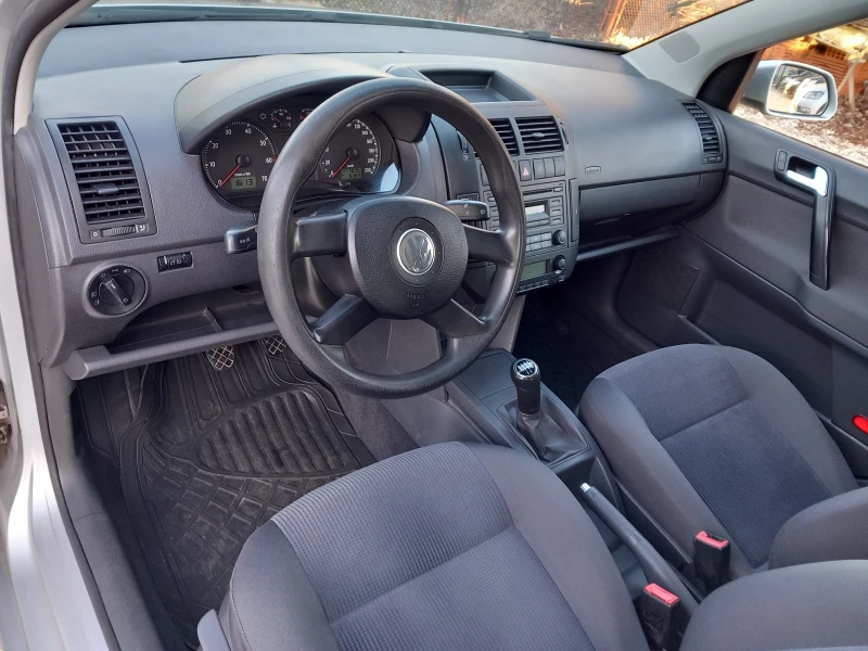 VW Polo 1.4i клима 75кс, снимка 10 - Автомобили и джипове - 48524520