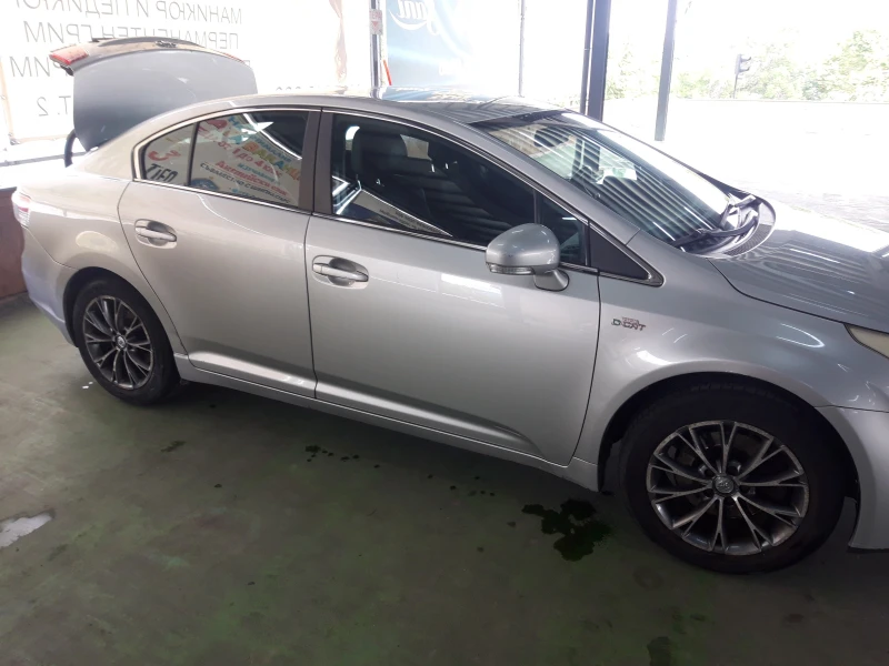 Toyota Avensis 2.2 D-Cat/ 177к.с., снимка 6 - Автомобили и джипове - 52358846