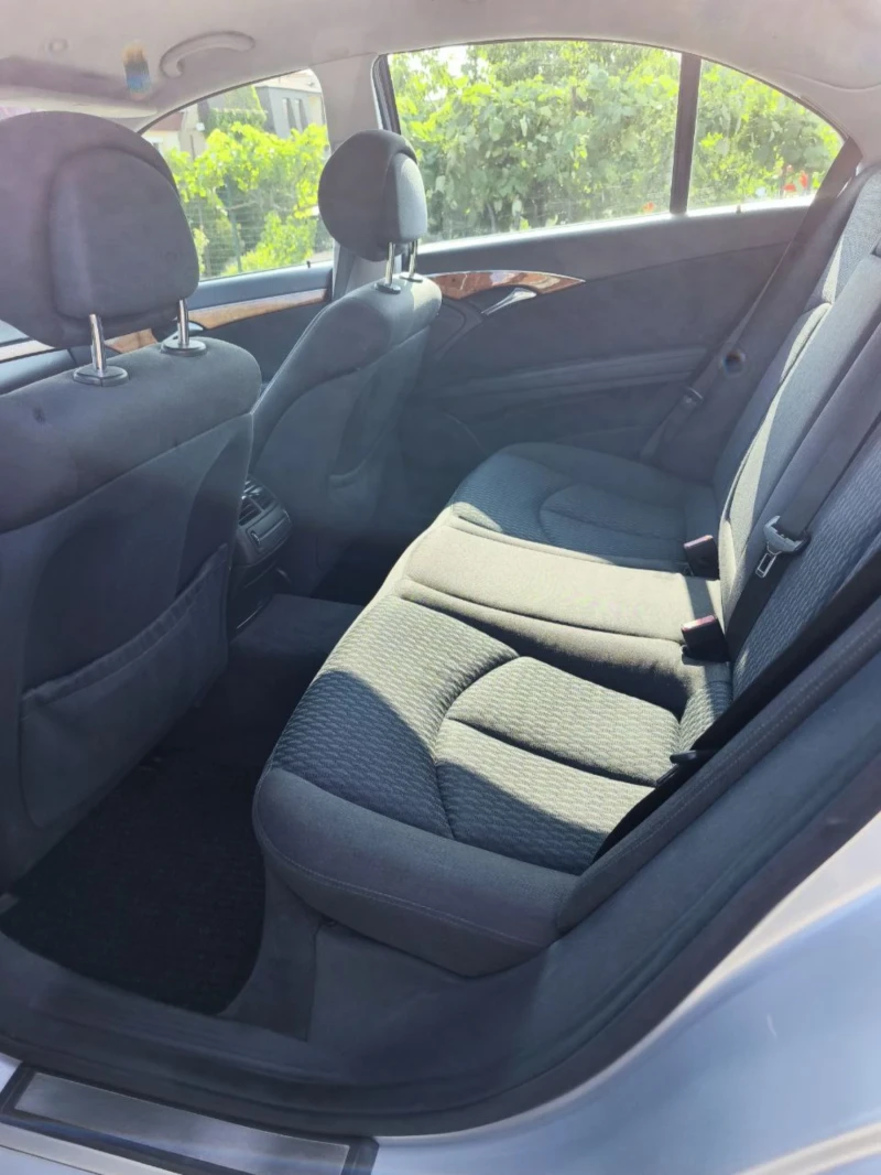 Mercedes-Benz E 280 4Matic Elegance, снимка 14 - Автомобили и джипове - 52641048