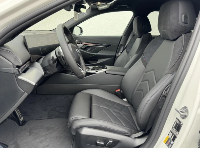 BMW i5 eDrive40, снимка 5 - Автомобили и джипове - 52411561