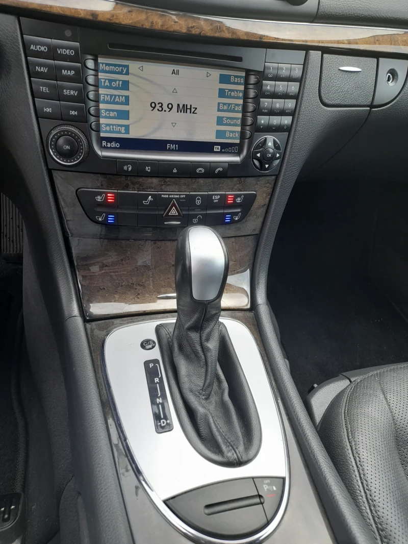 Mercedes-Benz E 320, снимка 4 - Автомобили и джипове - 52903013