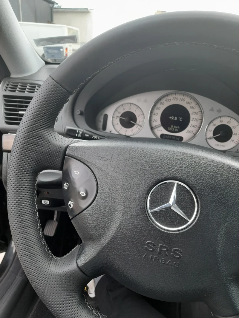 Mercedes-Benz E 320, снимка 2 - Автомобили и джипове - 52903013