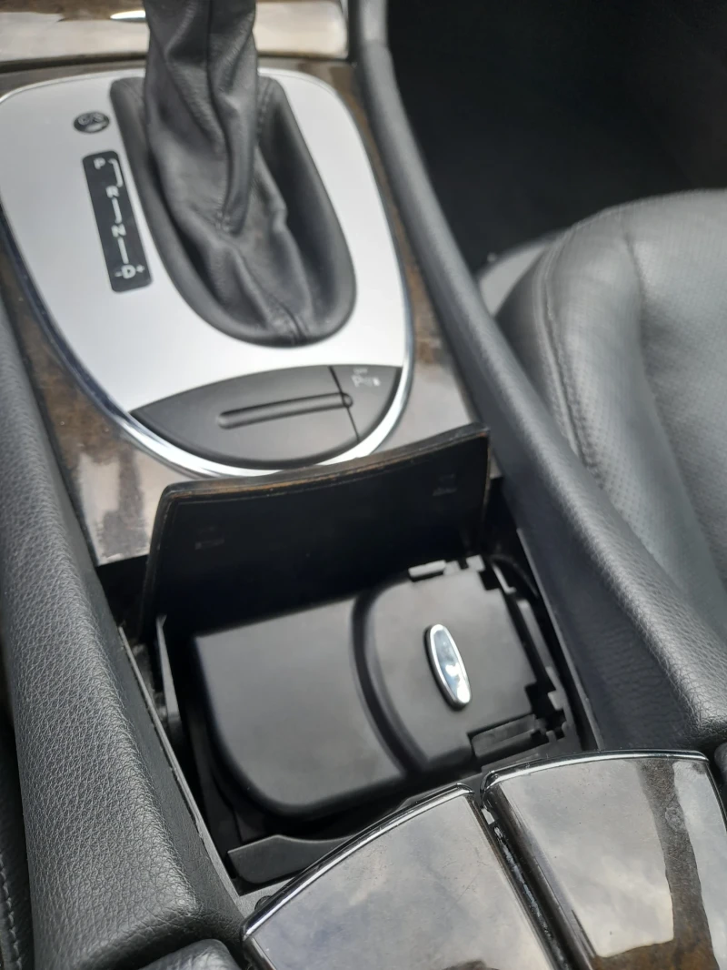 Mercedes-Benz E 320, снимка 5 - Автомобили и джипове - 52903013