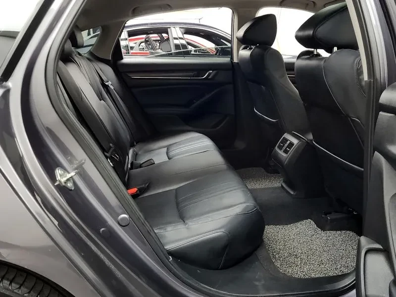 Honda Accord 1.5T Бензин, снимка 10 - Автомобили и джипове - 55477081