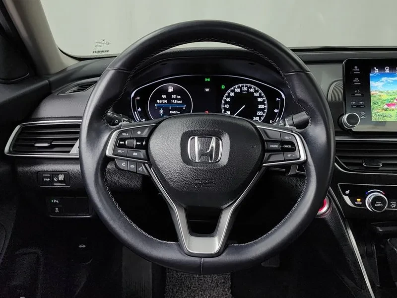 Honda Accord 1.5T Бензин, снимка 4 - Автомобили и джипове - 55477081