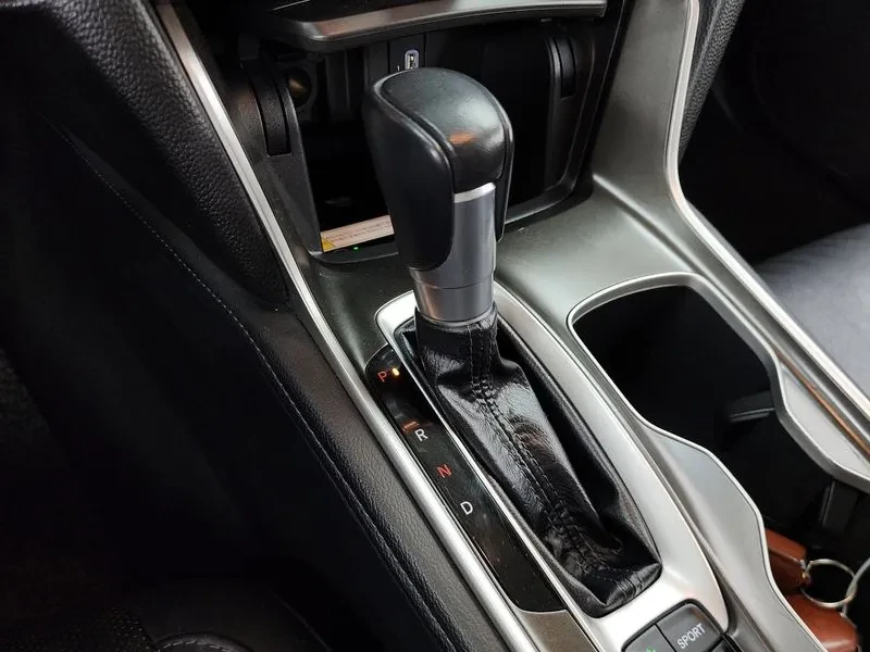 Honda Accord 1.5T Бензин, снимка 8 - Автомобили и джипове - 55477081