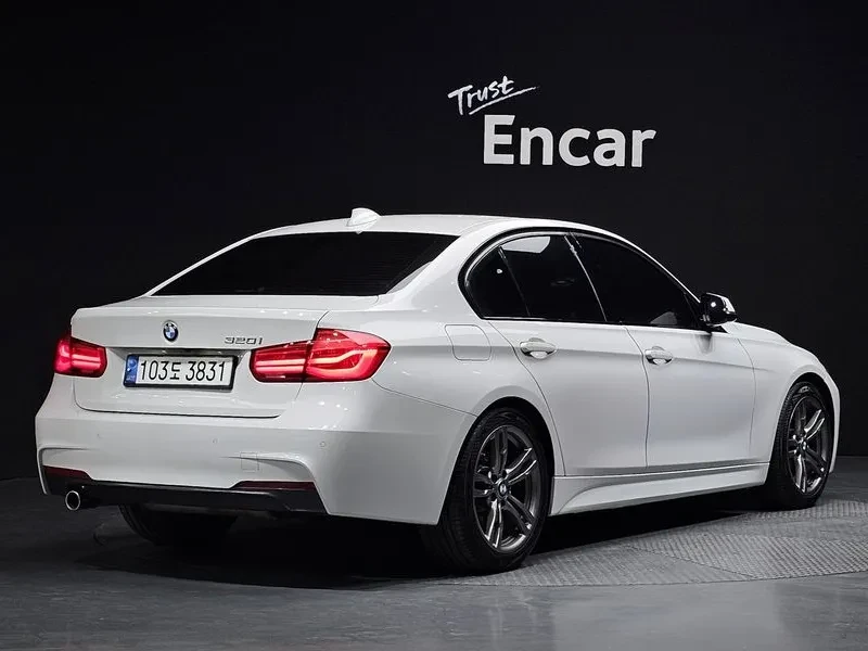 BMW 320 ///M PACK, снимка 2 - Автомобили и джипове - 55733323