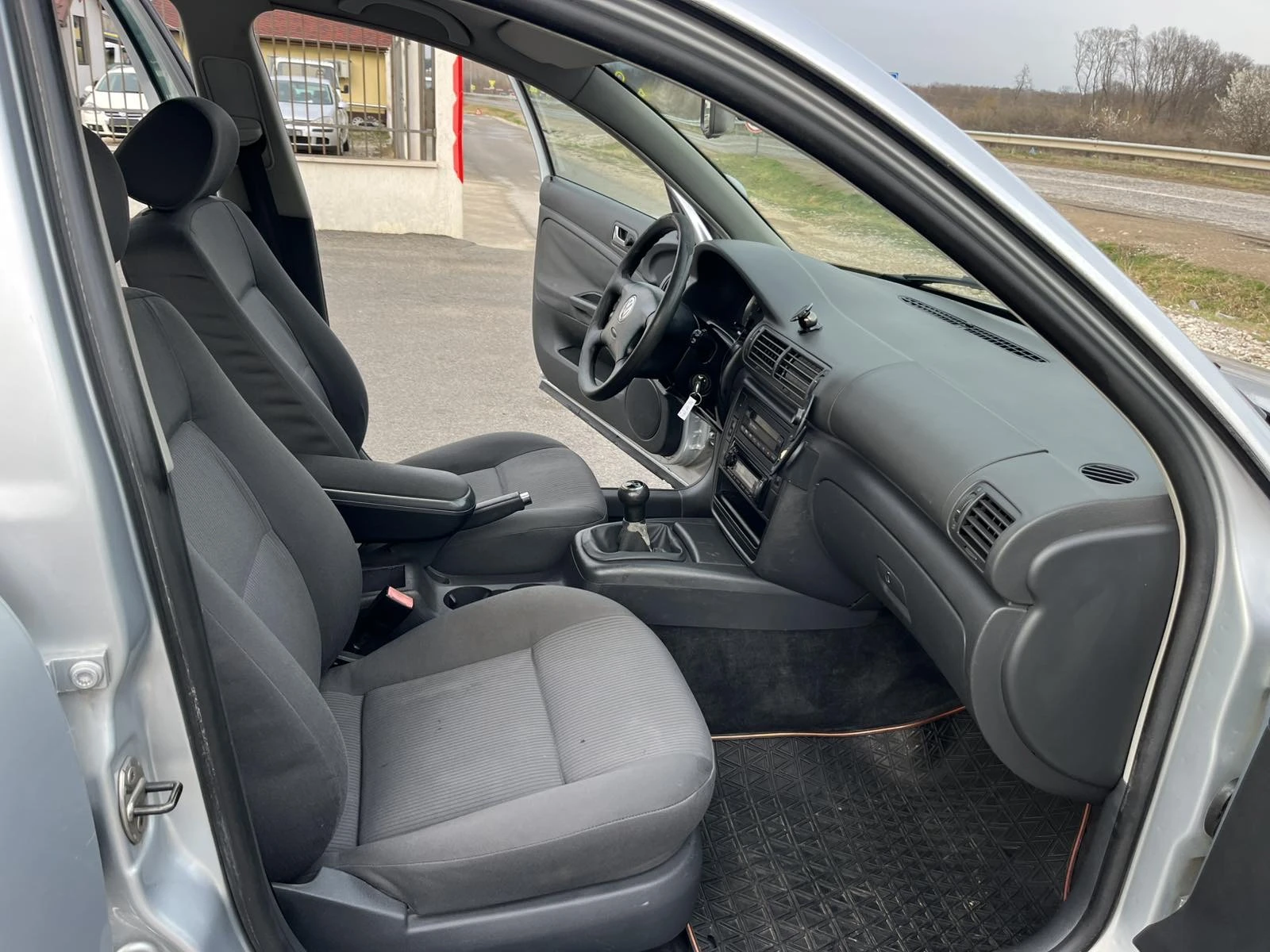 VW Passat 1.9TDI 101кс КЛИМАTРОНИК ПОДГРЕВ АВТОПИЛОТ - изображение 10