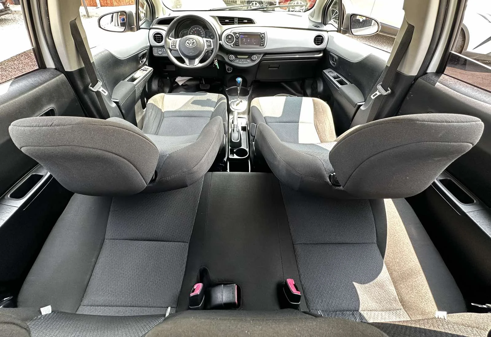 Toyota Yaris 1.5 99HP HYBRID NAVI - изображение 9
