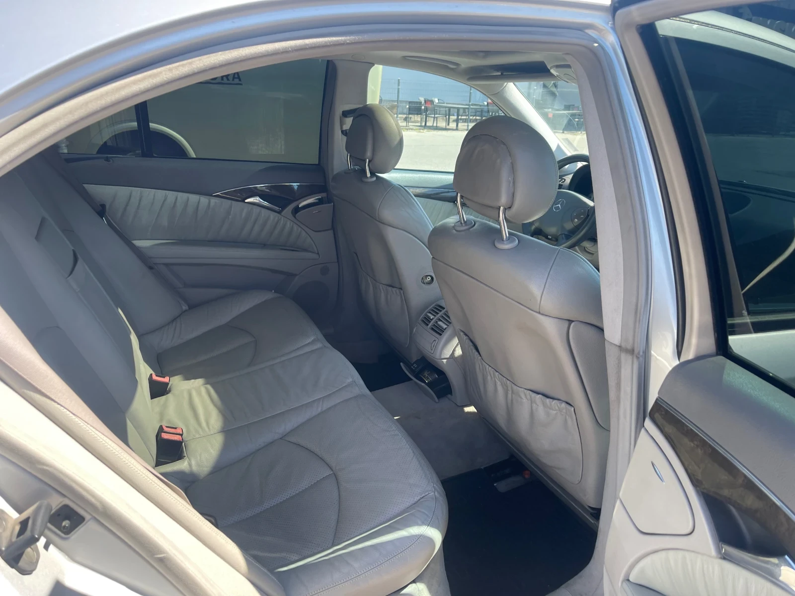 Mercedes-Benz E 270 Седан - изображение 5