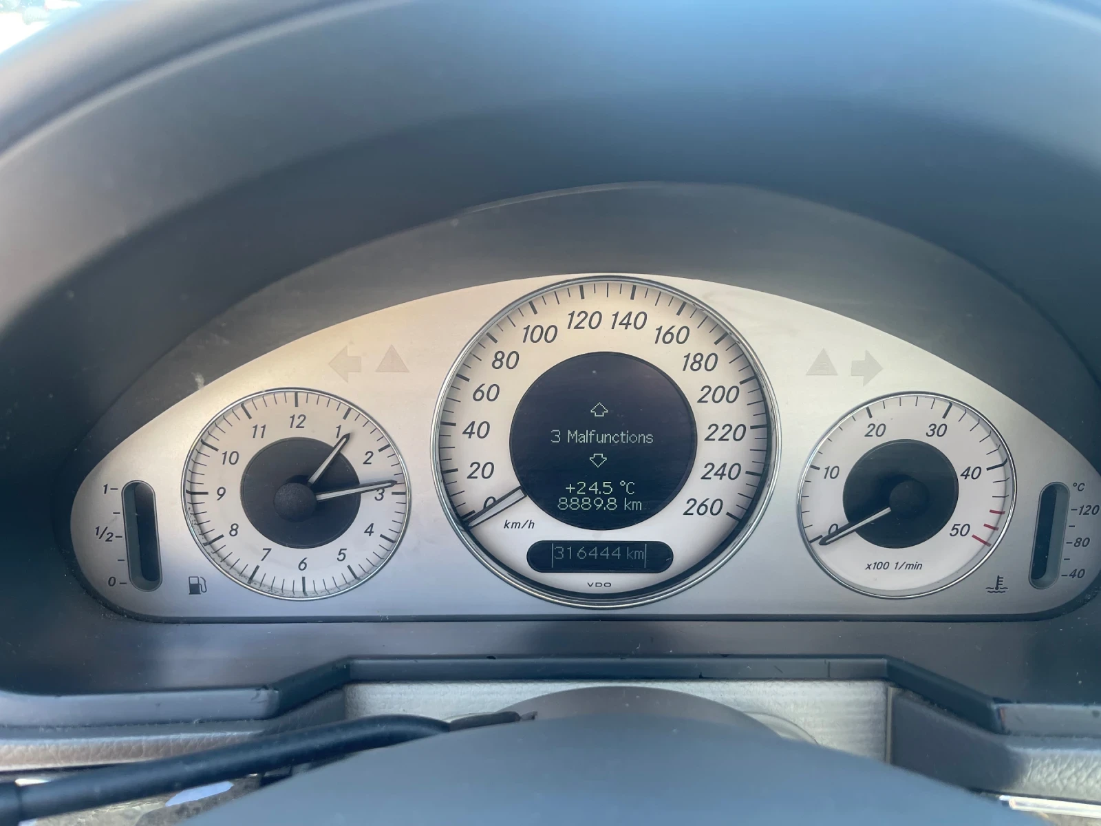 Mercedes-Benz E 270 Седан - изображение 4