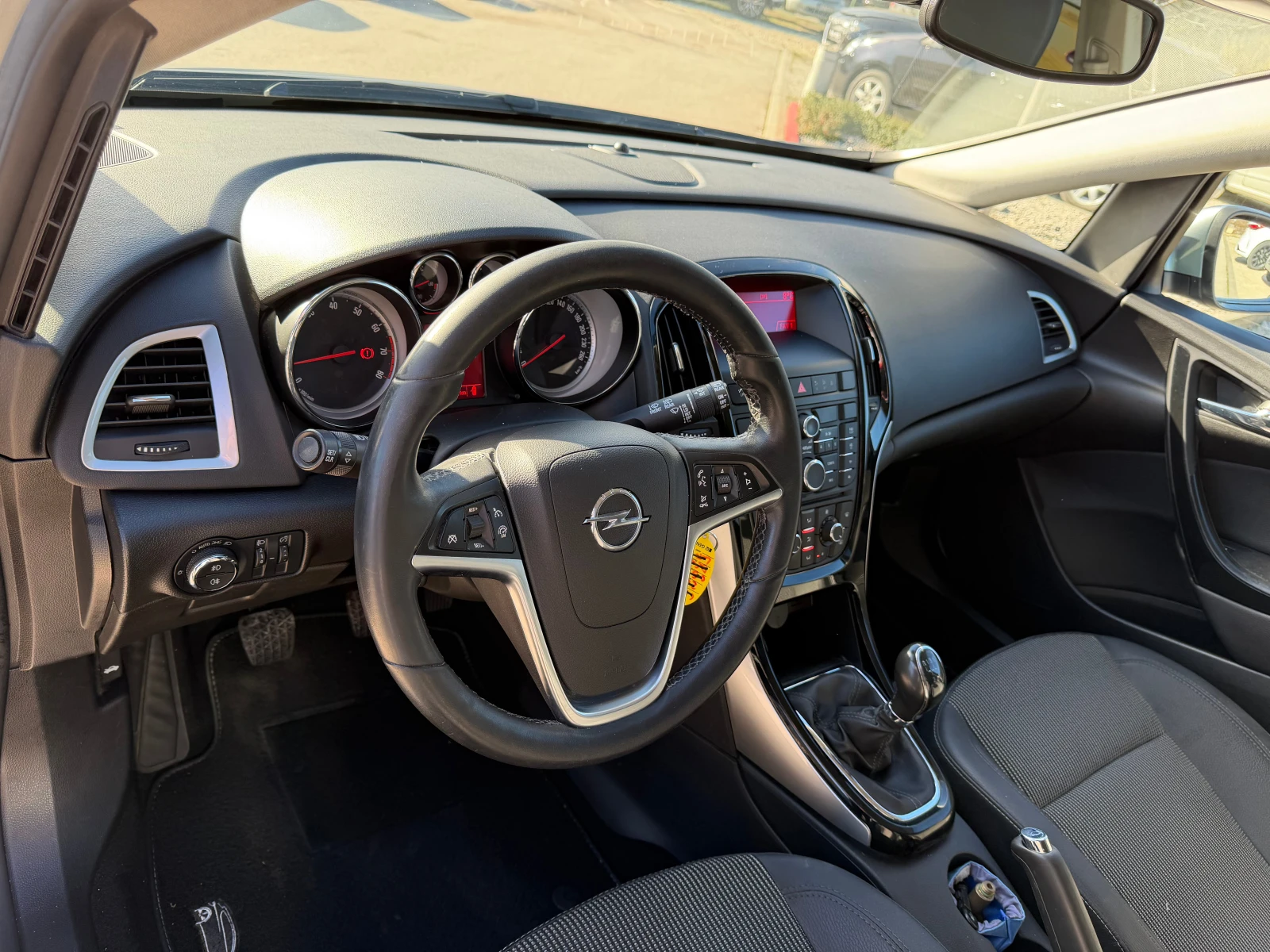 Opel Astra 1.4i-ГАЗ 140к.с 6ск.FACE 2015г. COSMO - изображение 7