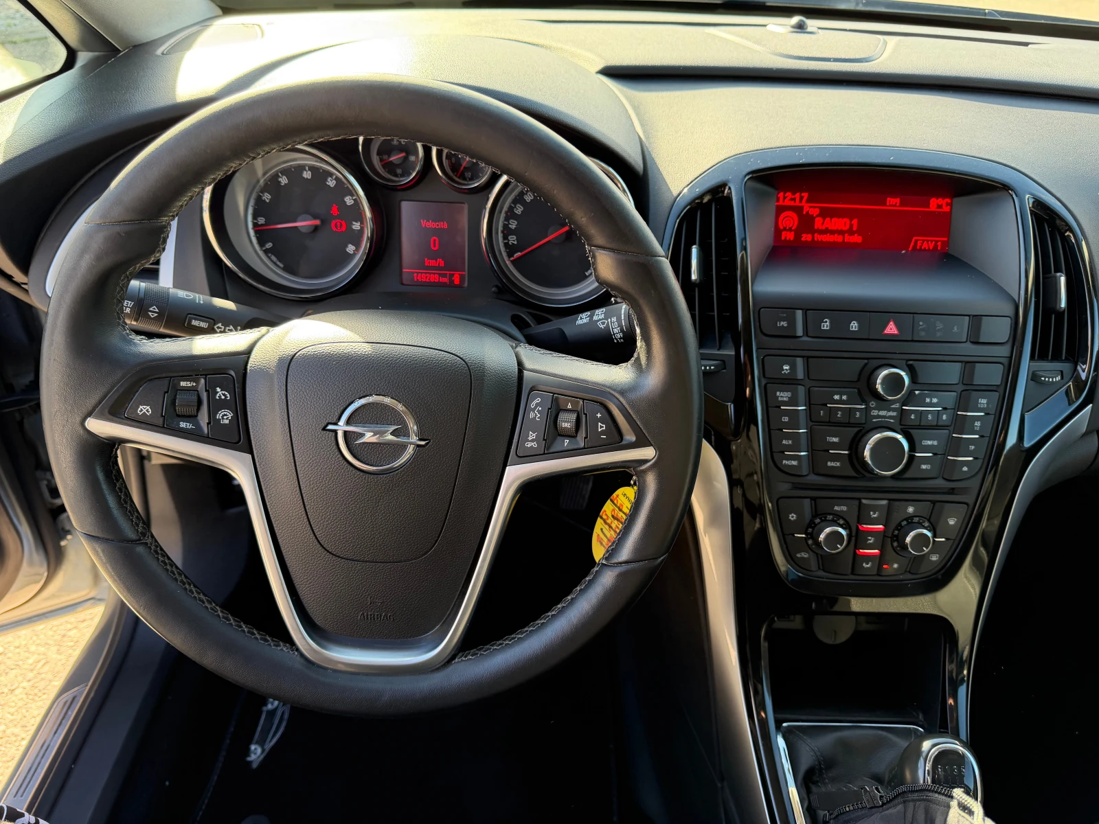 Opel Astra 1.4i-ГАЗ 140к.с 6ск.FACE 2015г. COSMO - изображение 9