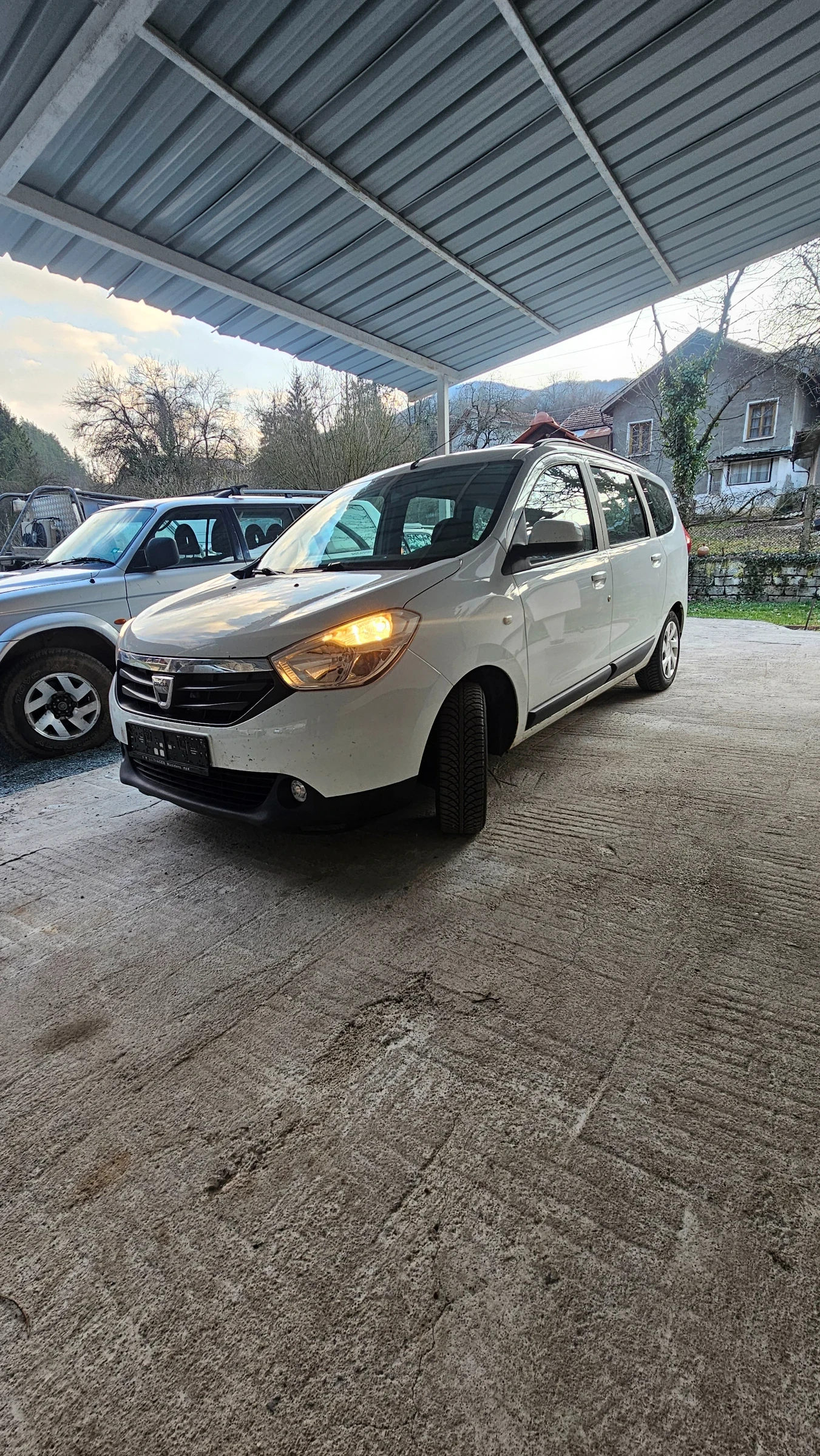 Dacia Lodgy, снимка 4 - Автомобили и джипове - 53833244