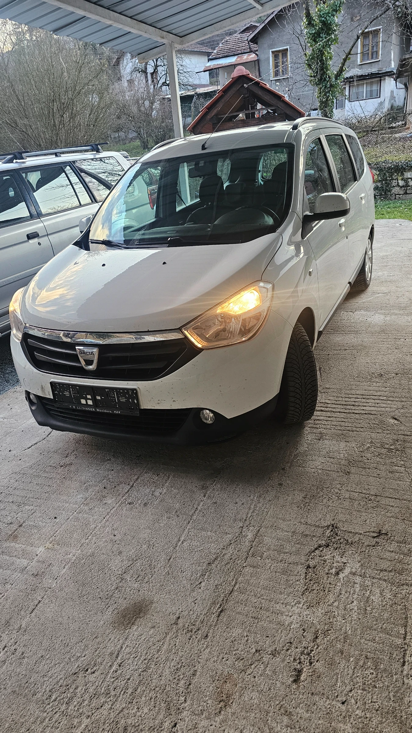 Dacia Lodgy, снимка 2 - Автомобили и джипове - 53833244