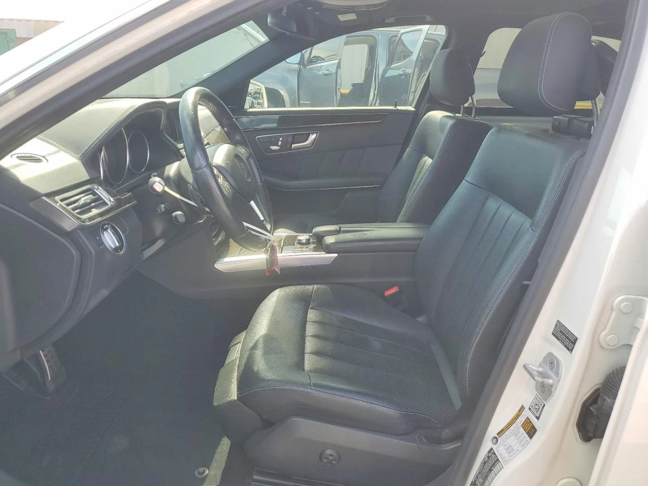 Mercedes-Benz E 400 4MATIC AMG PKG| HARMAN/KARDON| ОБДУХ| KEYLESS| PAN, снимка 7 - Автомобили и джипове - 53837198