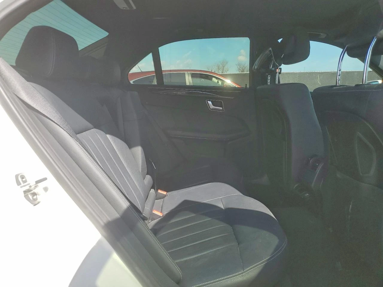 Mercedes-Benz E 400 4MATIC AMG PKG| HARMAN/KARDON| ОБДУХ| KEYLESS| PAN, снимка 10 - Автомобили и джипове - 53837198