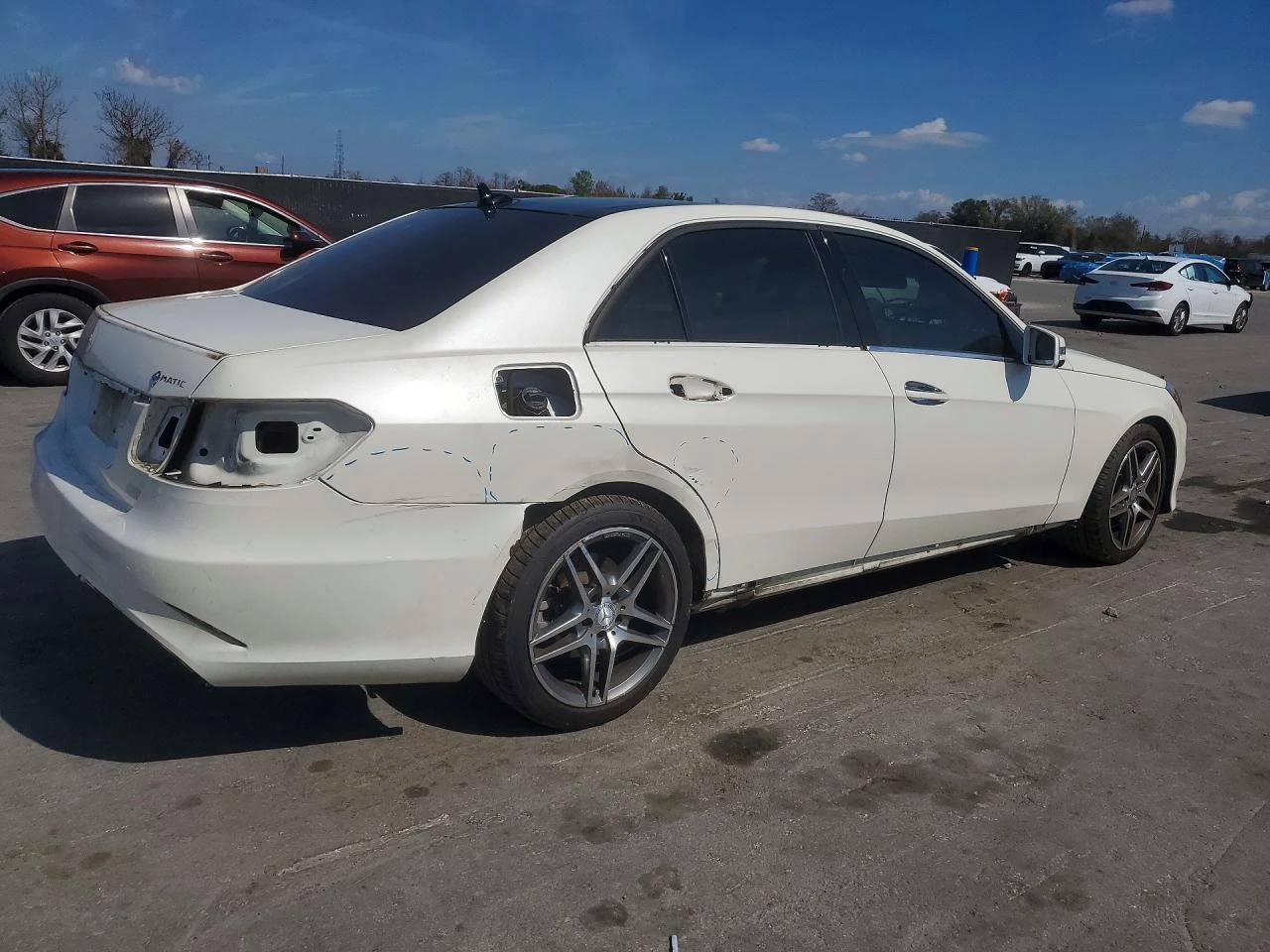 Mercedes-Benz E 400 4MATIC AMG PKG| HARMAN/KARDON| ОБДУХ| KEYLESS| PAN, снимка 6 - Автомобили и джипове - 53837198