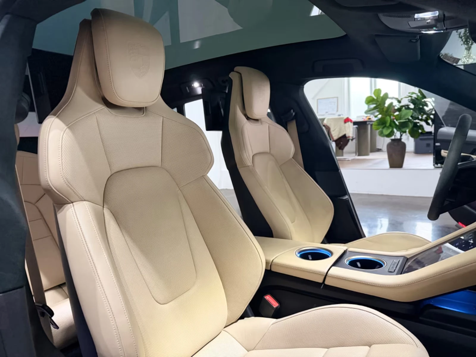 Porsche Taycan GTS/598HP/CHRONO/360/TV/ACC/GLE/496z, снимка 11 - Автомобили и джипове - 54972553