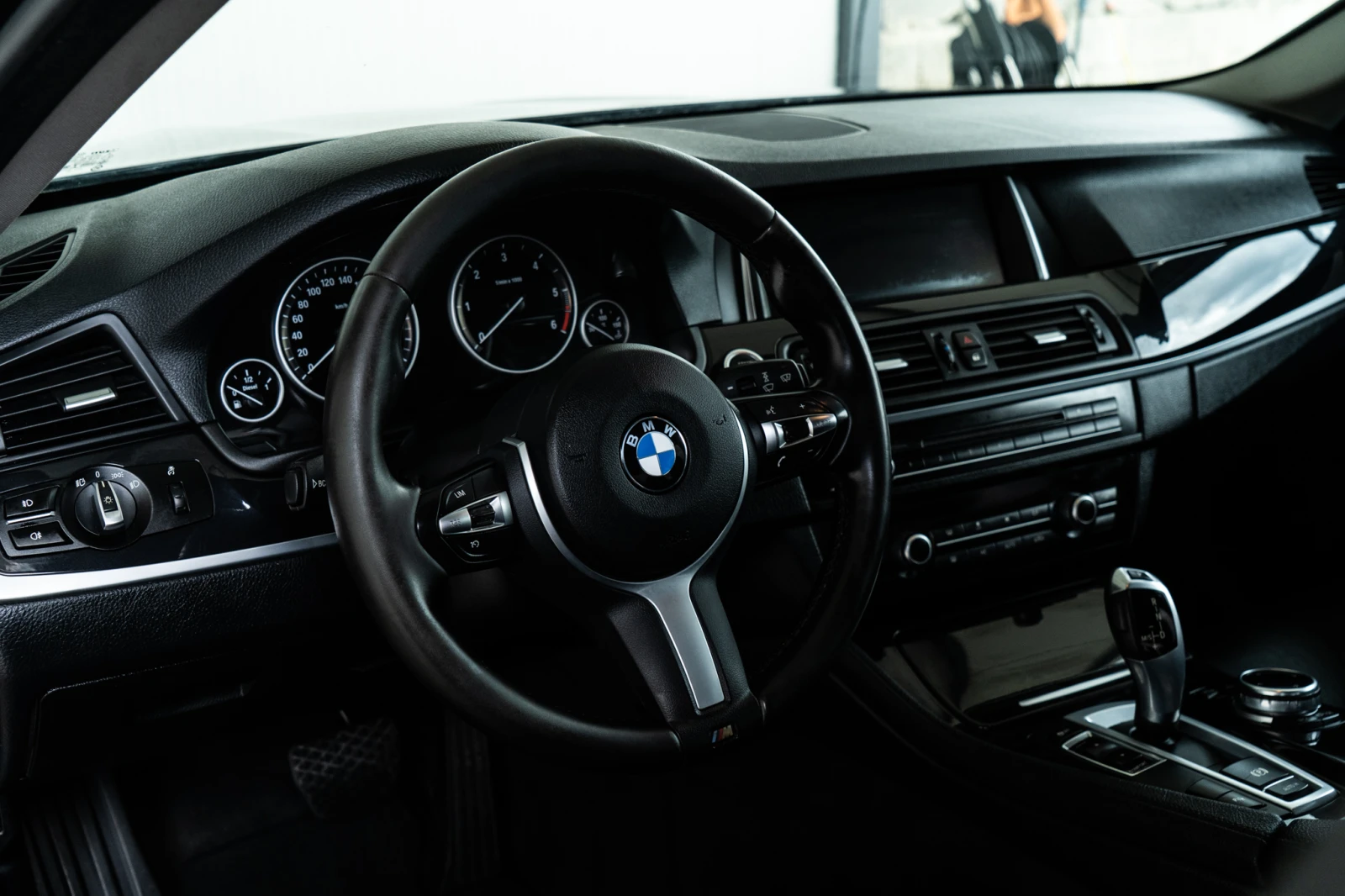 BMW 530 D = FACELIFT = ВАКУМ = TOP = ЛИЗИНГ, снимка 13 - Автомобили и джипове - 55160107