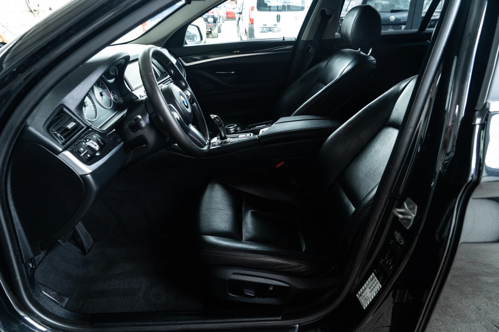 BMW 530 D = FACELIFT = ВАКУМ = TOP = ЛИЗИНГ, снимка 7 - Автомобили и джипове - 55160107