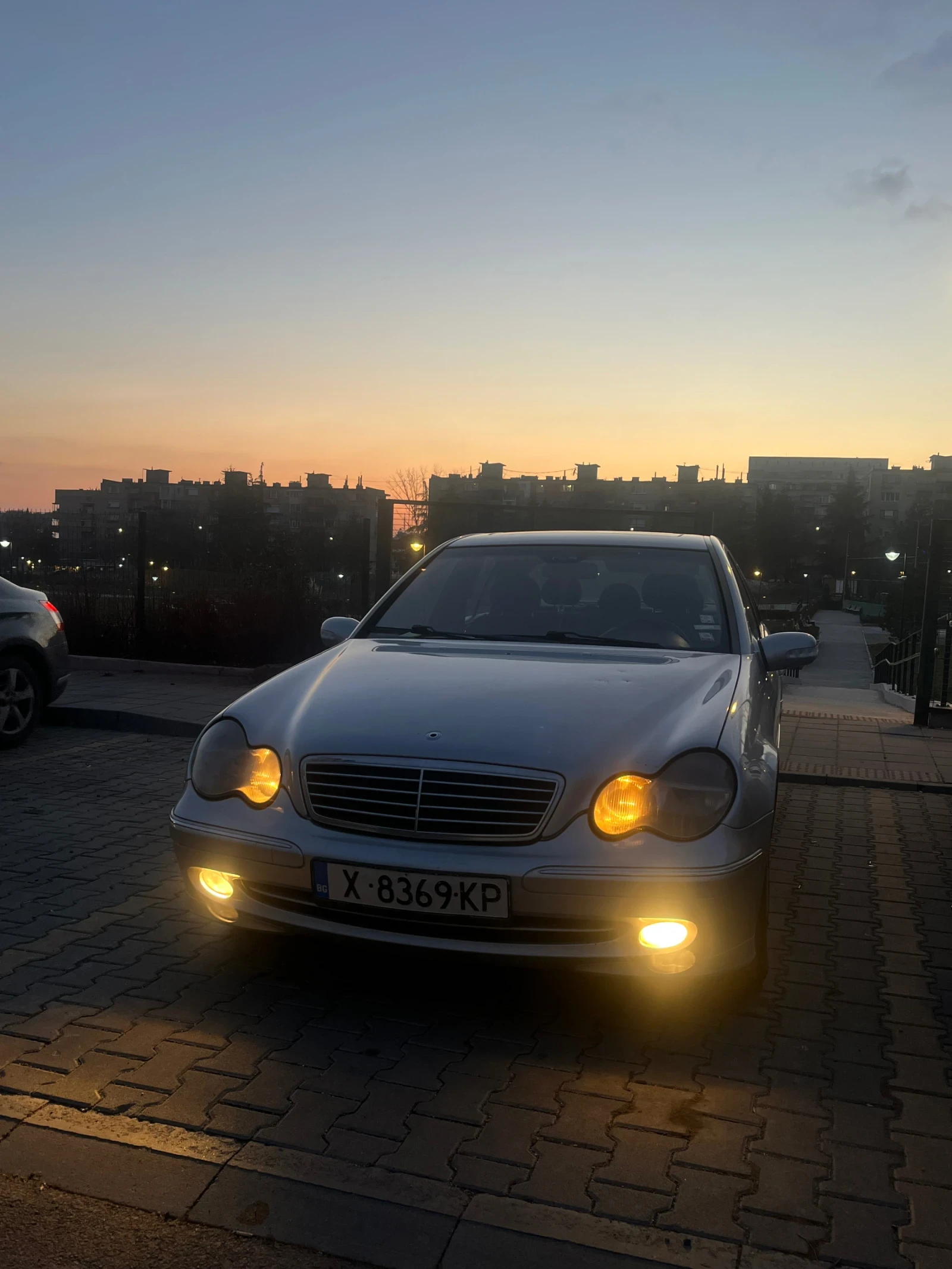 Mercedes-Benz C 200, снимка 4 - Автомобили и джипове - 55224712