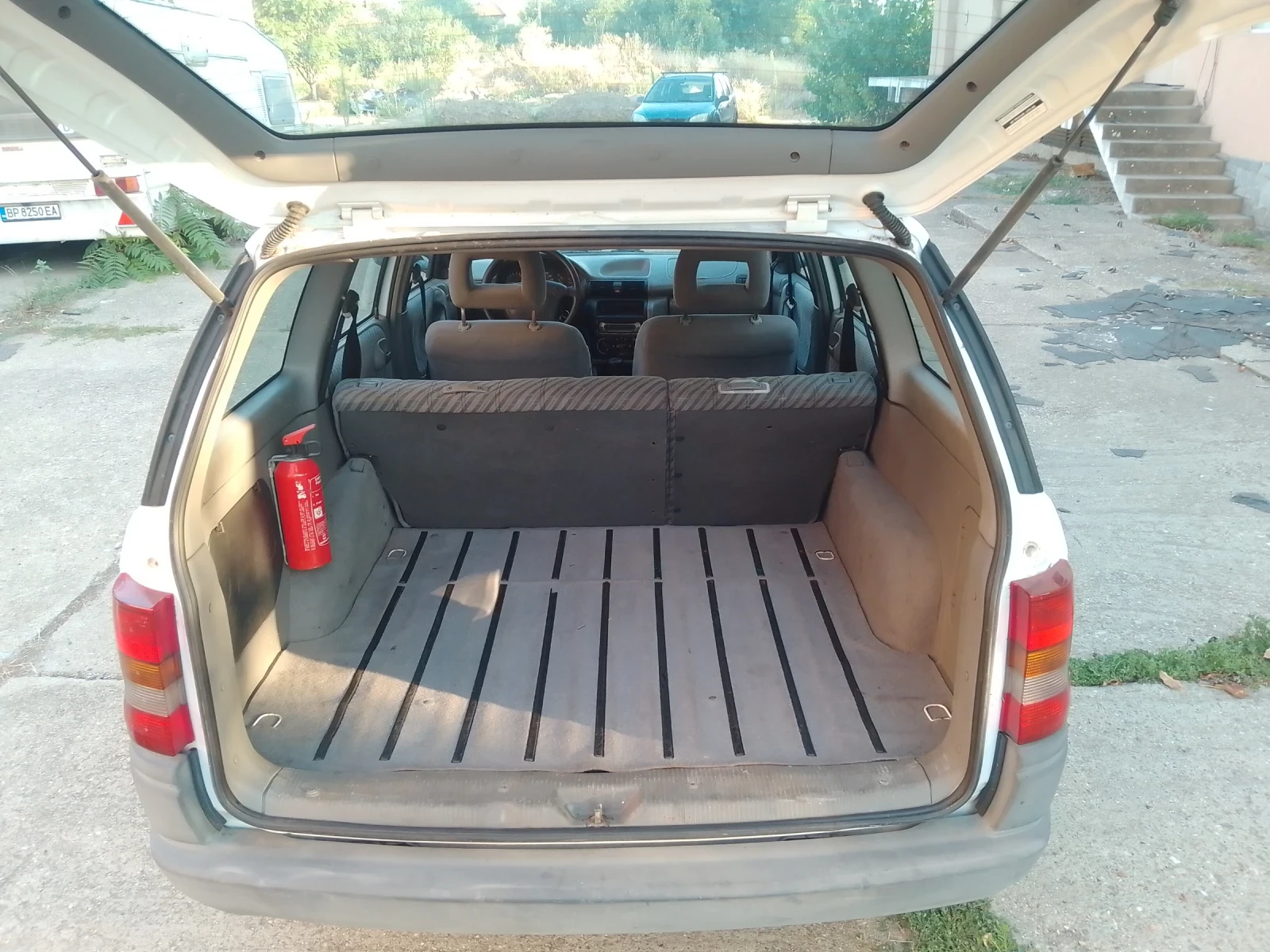 Opel Astra Комби, снимка 11 - Автомобили и джипове - 55655639