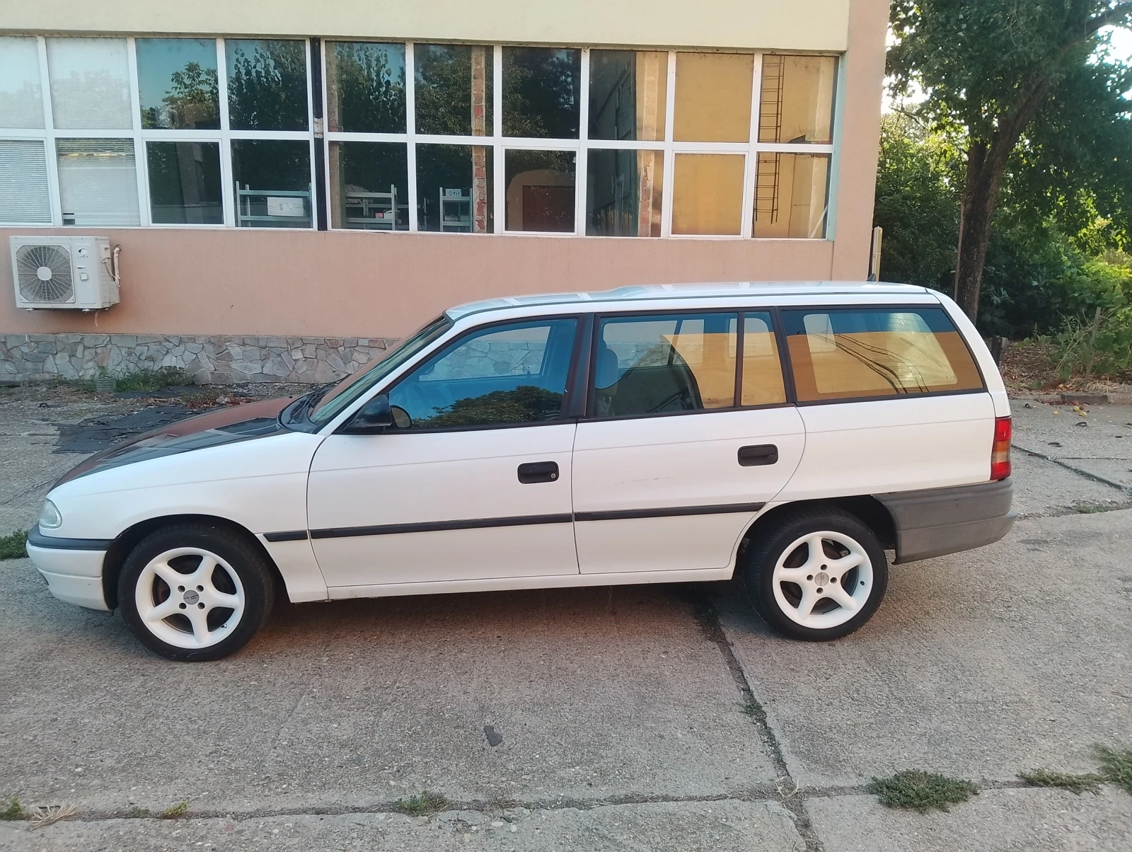 Opel Astra Комби, снимка 13 - Автомобили и джипове - 55655639