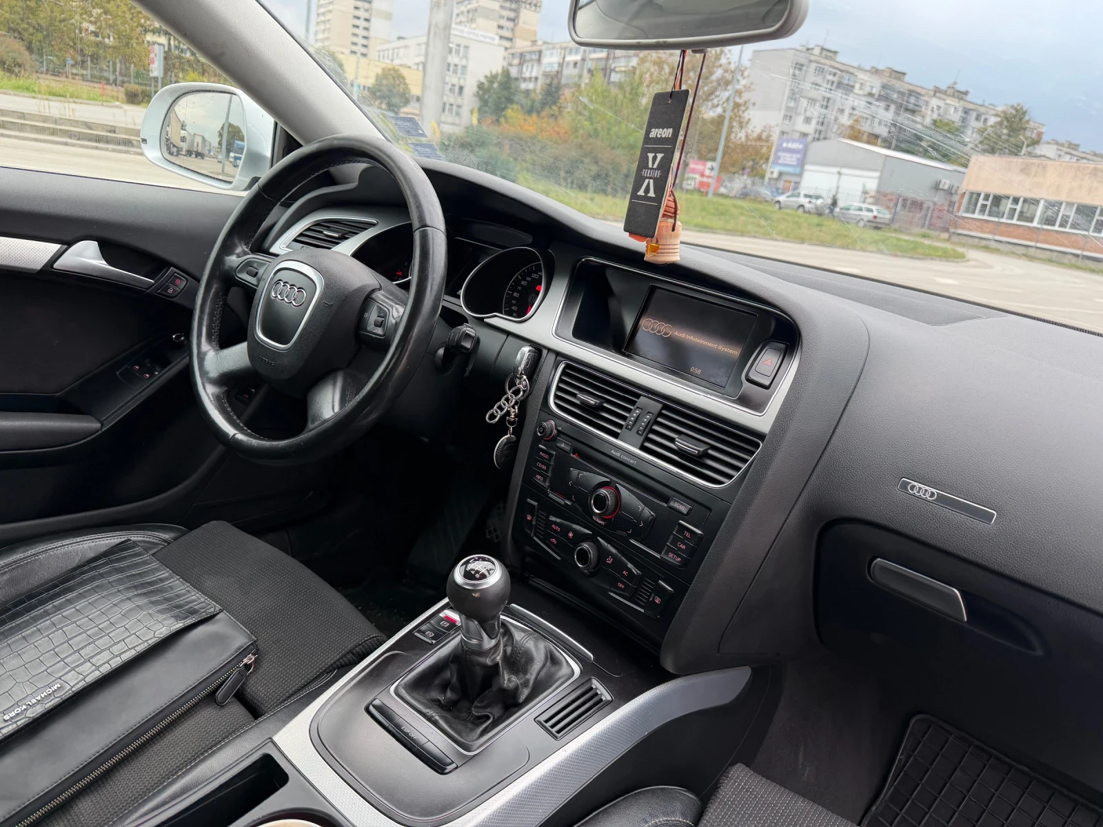 Audi A5 2.0TURBO* 200кс* SLINE, снимка 9 - Автомобили и джипове - 55671361