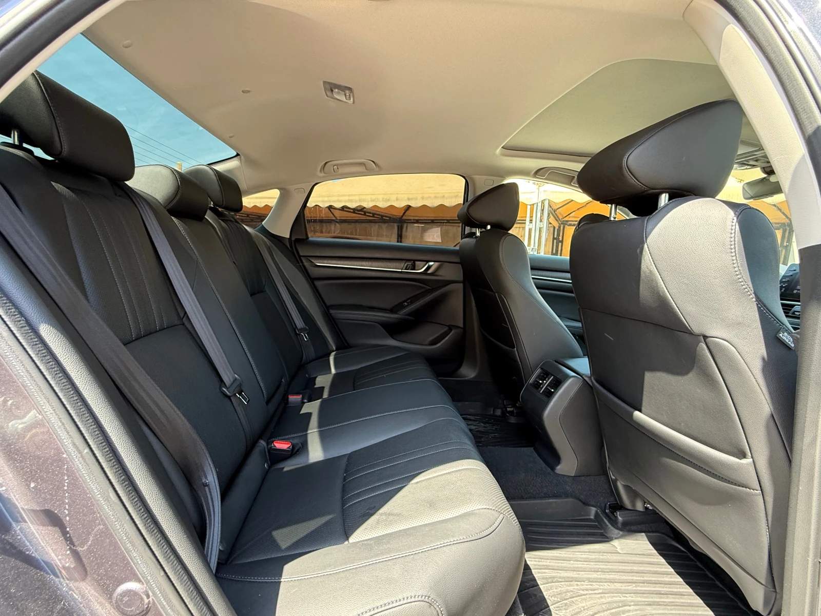 Honda Accord 2.0HIBRID FUL MAX EXTRI !!!!! 100 хил.км. !!!!!!, снимка 16 - Автомобили и джипове - 55801288