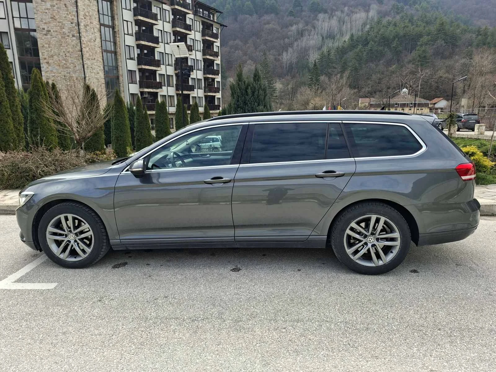 VW Passat R-line , Led, Регистрирана , снимка 8 - Автомобили и джипове - 55844001