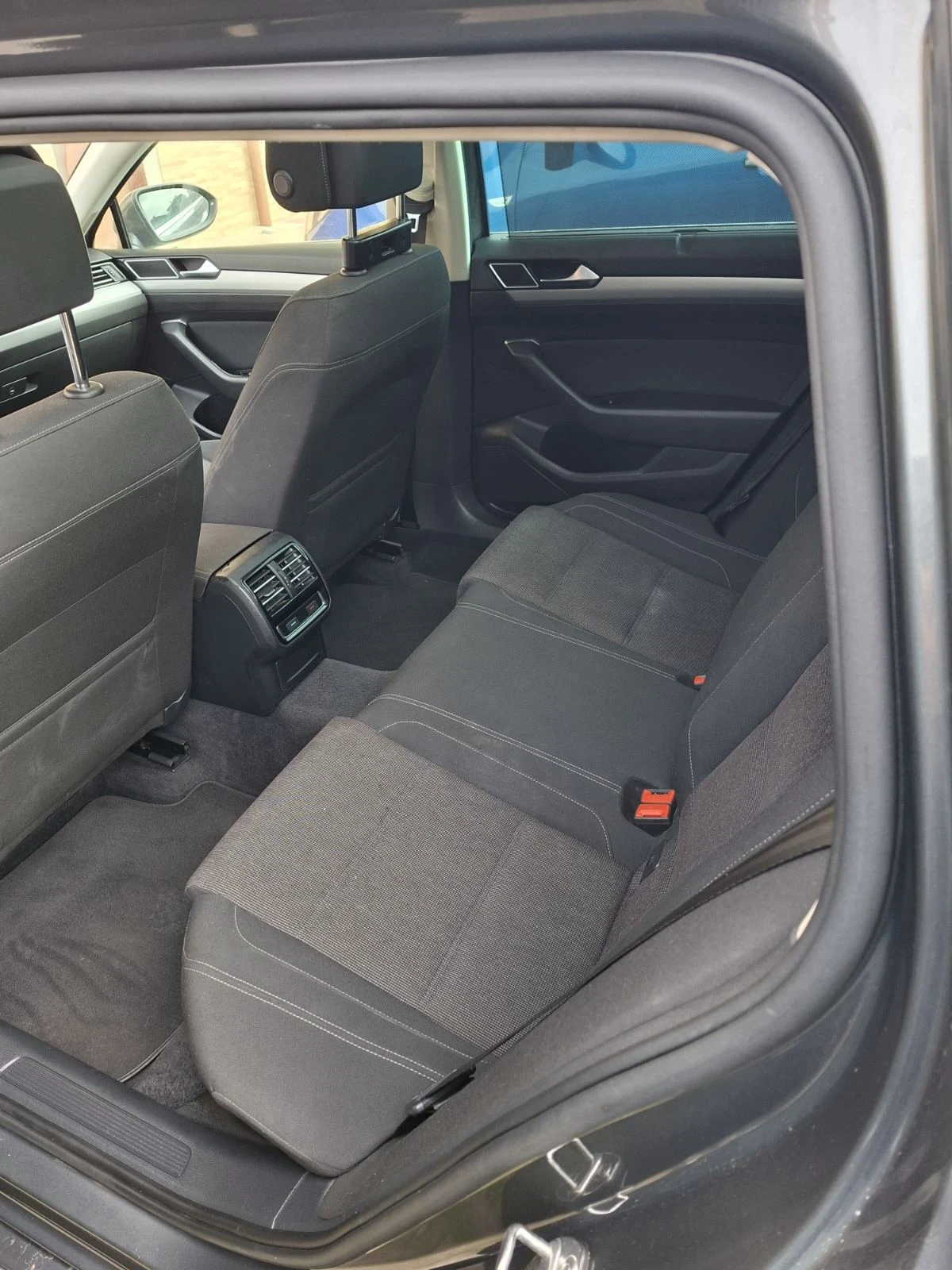 VW Passat R-line , Led, Регистрирана , снимка 14 - Автомобили и джипове - 55844001