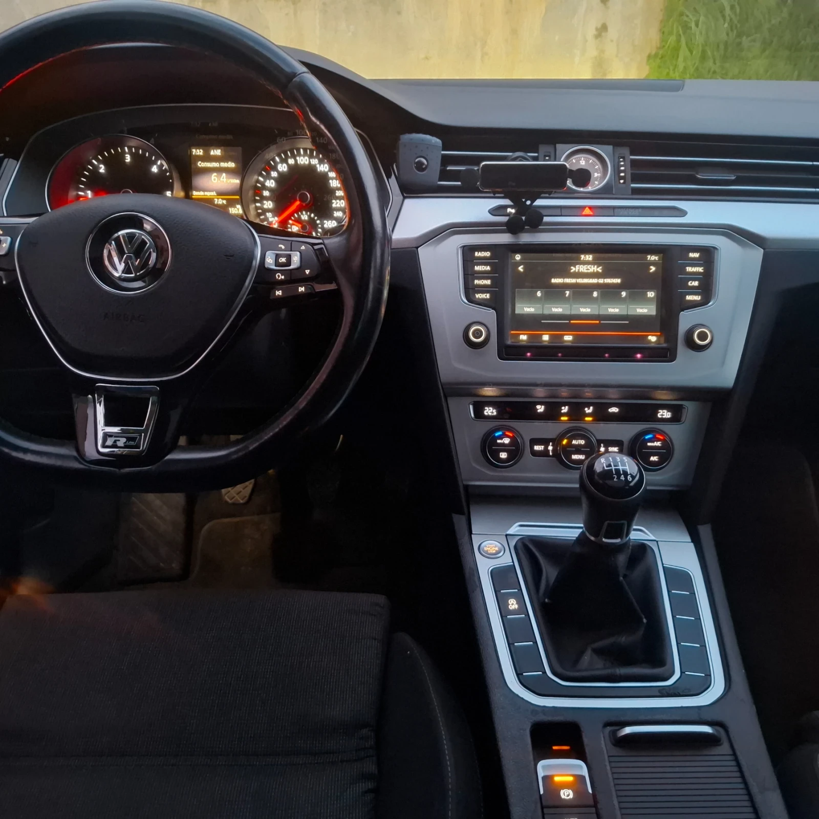 VW Passat R-line , Led, Регистрирана , снимка 11 - Автомобили и джипове - 55844001