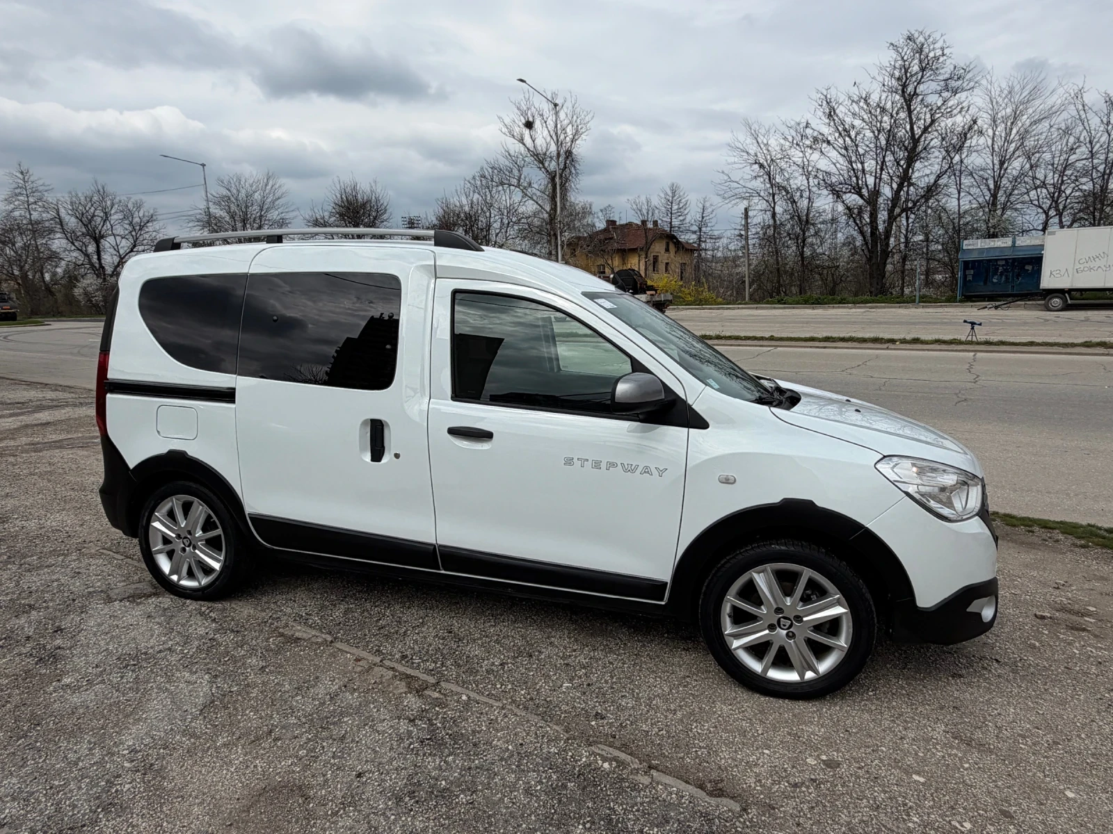 Dacia Dokker 1.3 турбо бензин , снимка 4 - Автомобили и джипове - 56294342